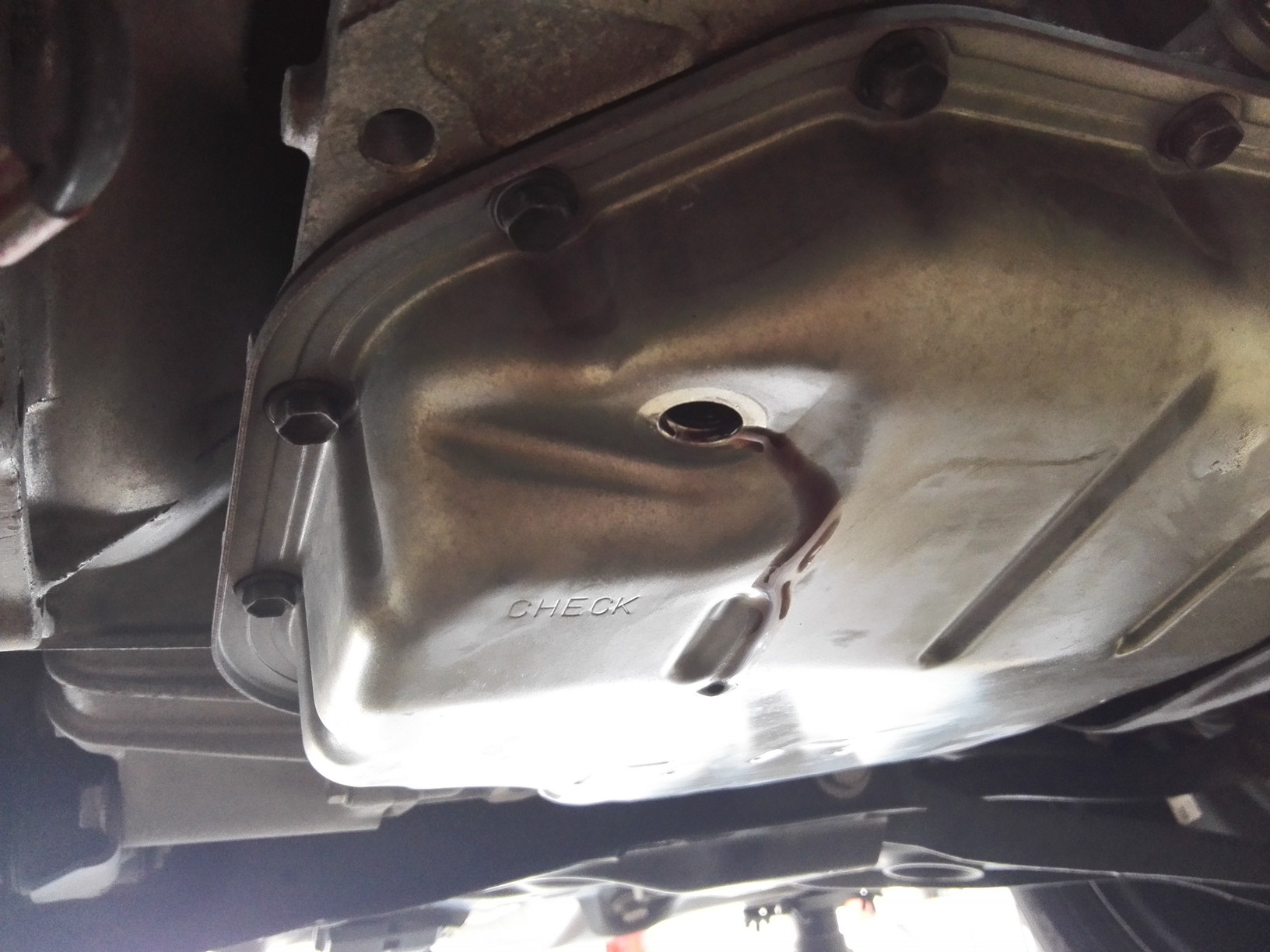 トヨタ ヴィッツCVTオイル交換！定期的な交換は燃費改善に効果的！ テクニカルステージ北九州の車・バイクおまかせ！