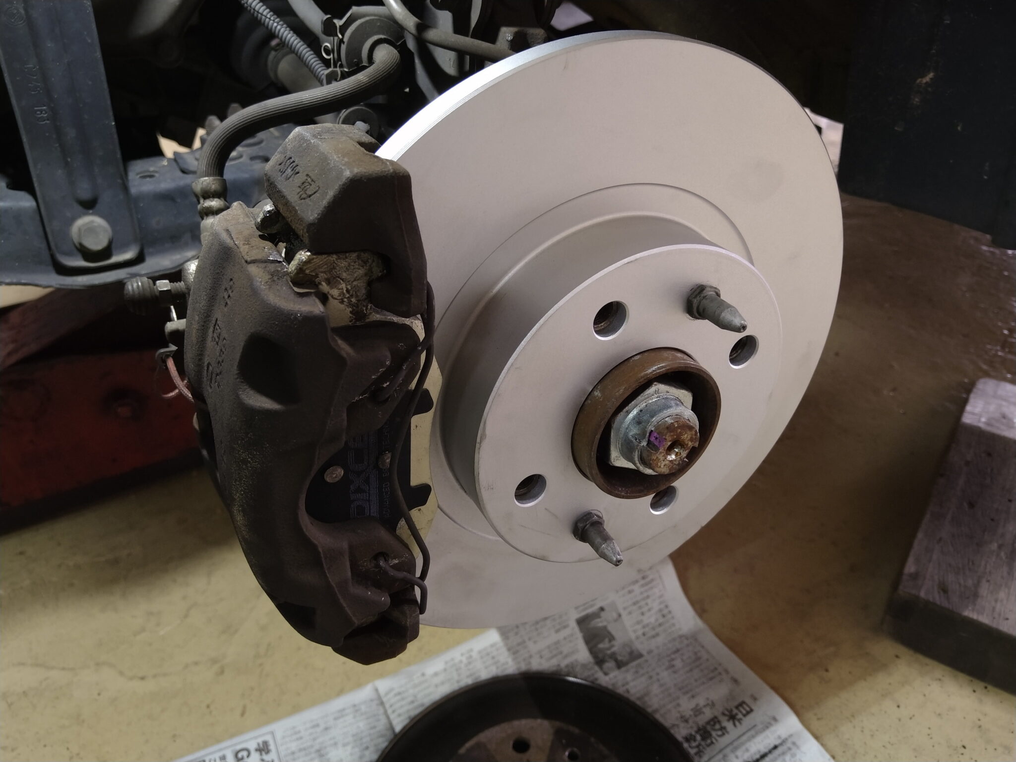 外車はブレーキがよく減る！フィアット500パッド・ローター交換！ テクニカルステージ北九州の車・バイクおまかせ！