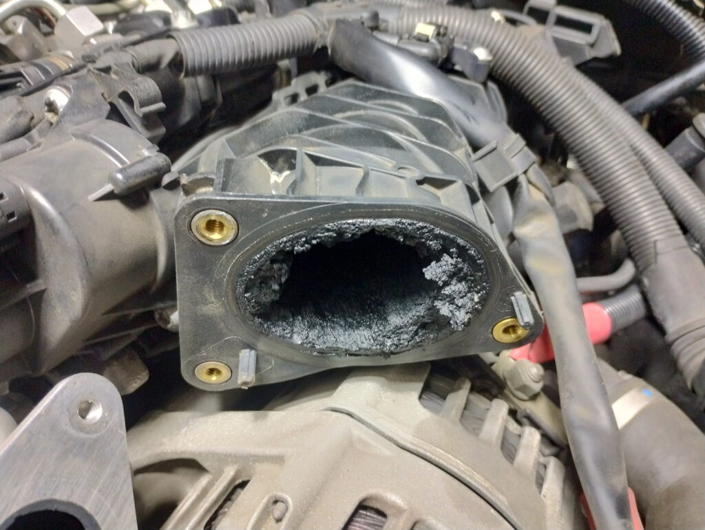 BMWx3水漏れ修理